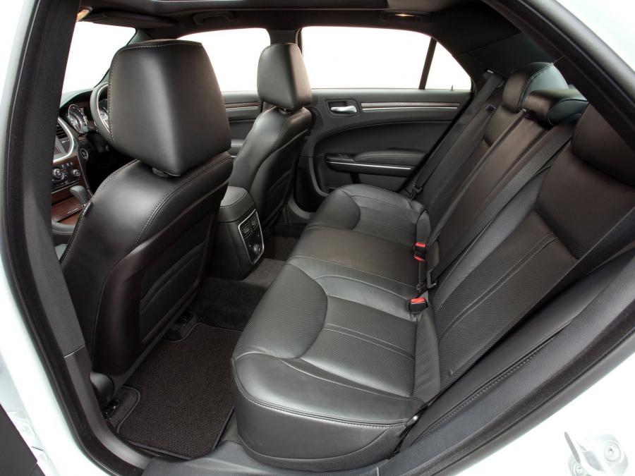  Chrysler 300C 2012 года  (UK) (фото 82 из 91)
